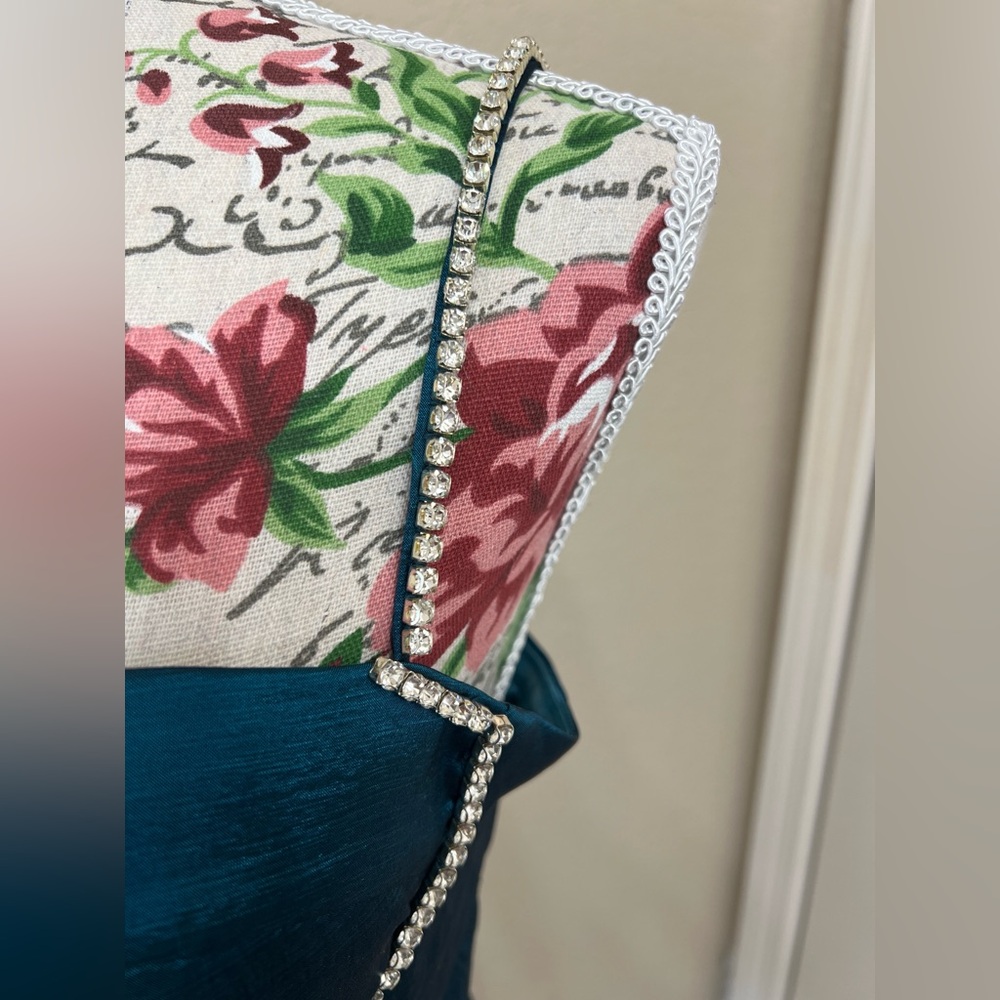 Elegant Teal Dress with Pearl Detailing - Picture 9 of 13